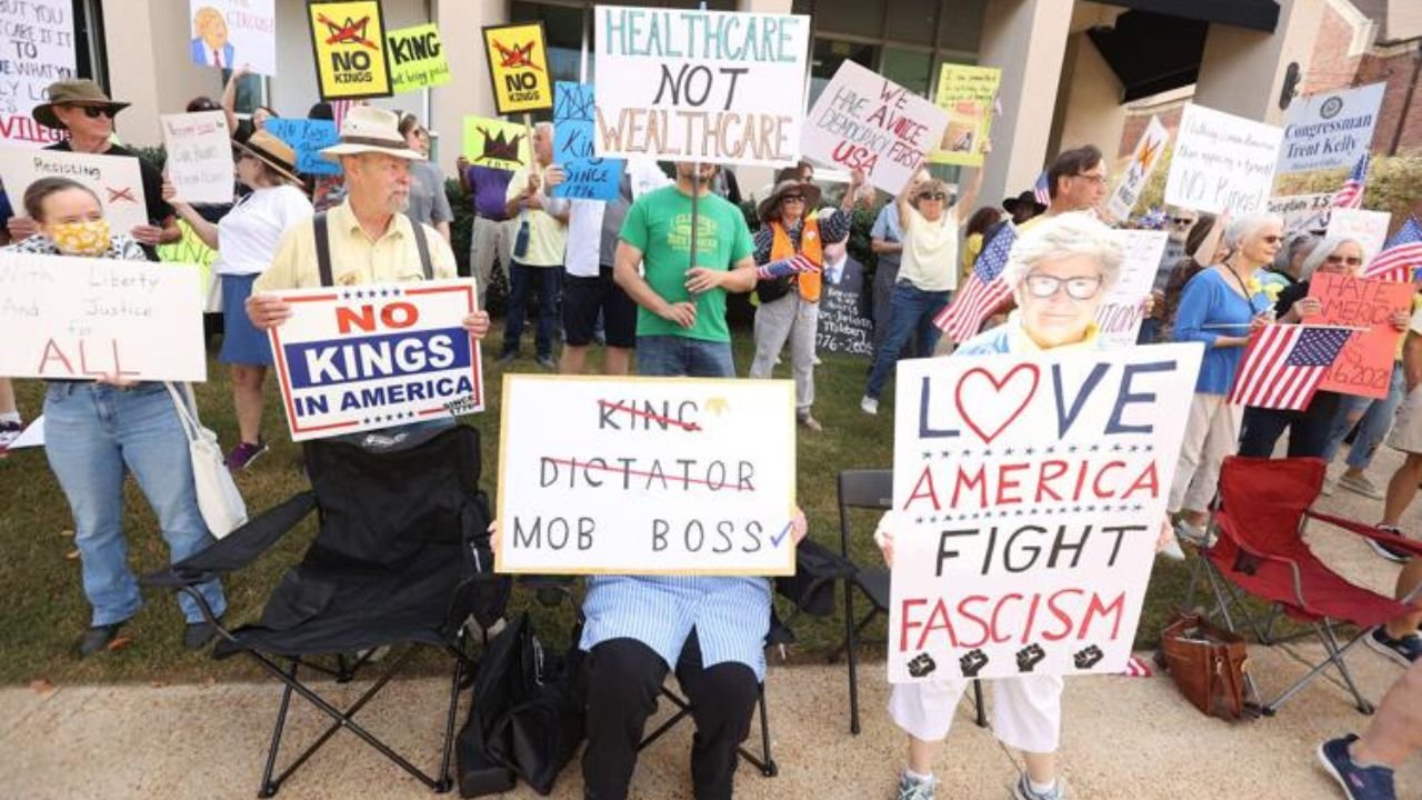 North Mississippi Locals Rally Again in ‘No Kings’ Protest for Justice