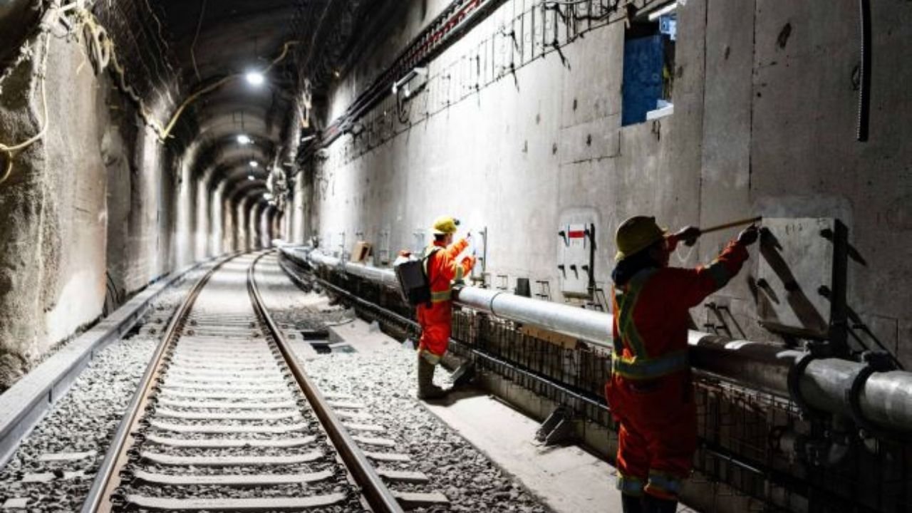 Canada Adds 67,000 Jobs in October, Surpassing Economists’ Forecasts